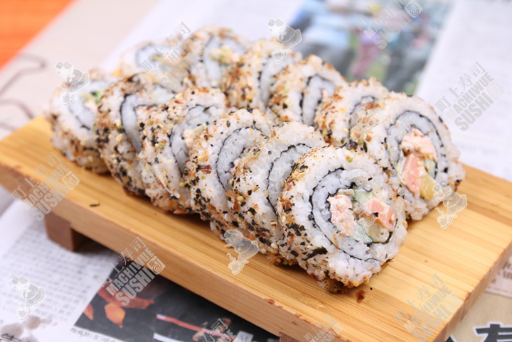 什锦美味寿司在鲣鱼香松粉的作用下更富变化,多种滋味在唇齿间流转,欲